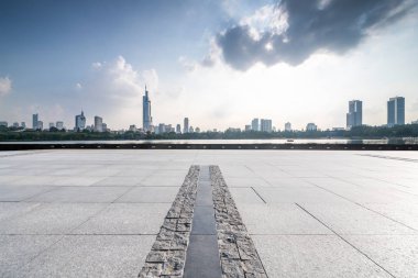 Panoramik silüet ve modern iş ofisi binaları