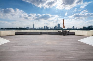 Panoramik siluet ve modern ofis binaları 