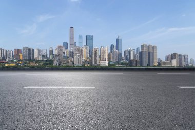 Panoramik silüet ve modern iş ofisi binaları