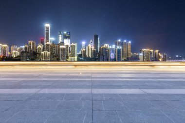 Panoramik silüet ve modern iş ofisi binaları