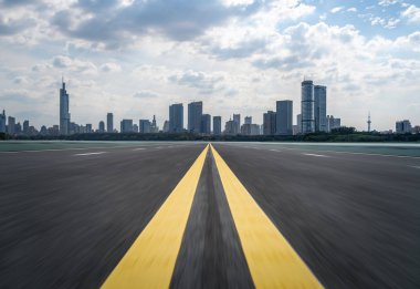 Panoramik silüet ve modern iş ofisi binaları