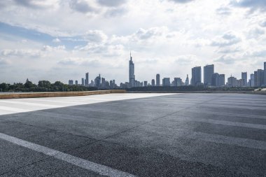 Panoramik silüet ve modern iş ofisi binaları