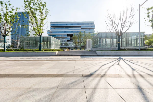 Moderno edificio de oficinas de negocios exterior — Foto de Stock