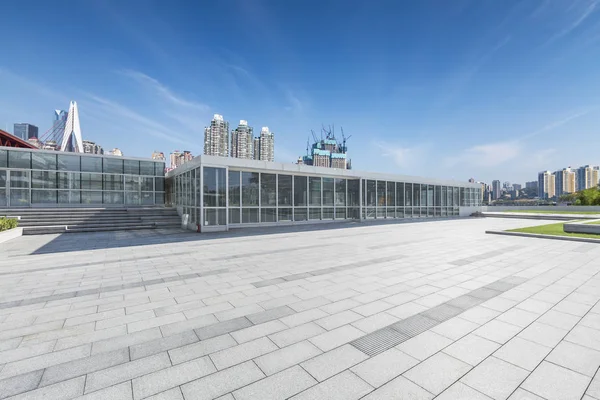 Panoramik silüet ve modern iş ofisi binaları