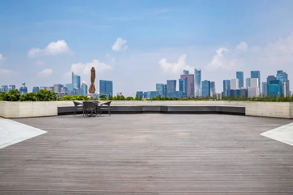 Panoramik siluet ve modern ofis binaları 