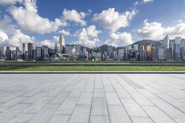 Panoramik silüet ve modern iş ofisi binaları