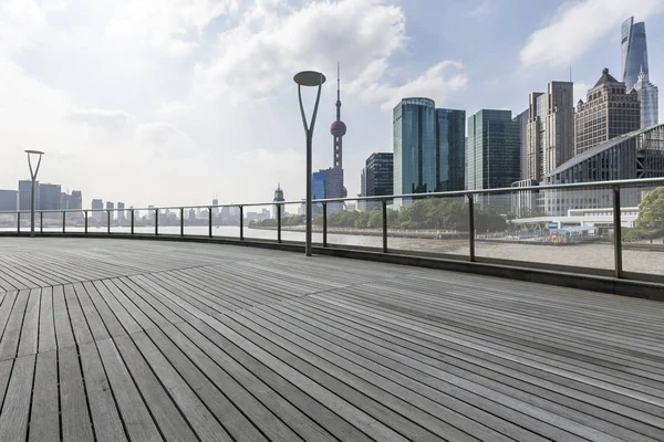 Panoramik silüet ve modern iş ofisi binaları — Stok fotoğraf