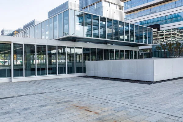 Moderno edificio de oficinas de negocios exterior — Foto de Stock