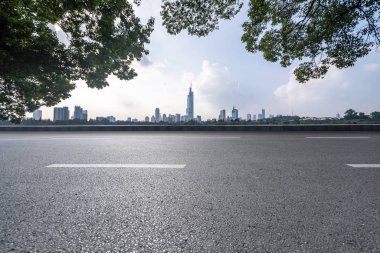 Panoramik silüet ve modern iş ofisi binaları