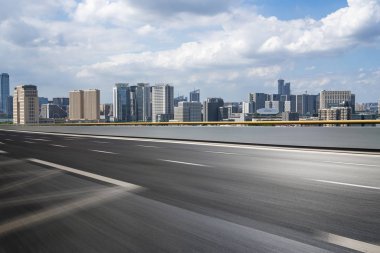 Panoramik silüet ve modern iş ofisi binaları