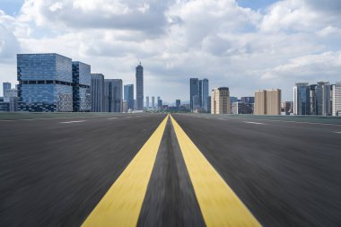 Panoramik silüet ve modern iş ofisi binaları