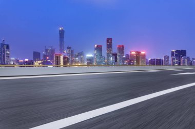 Panoramik silüet ve modern iş ofisi binaları