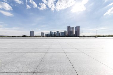 Panoramik silüet ve modern iş ofisi binaları