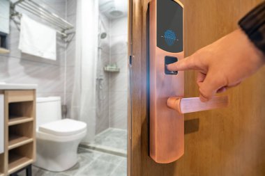 Kapı kilidi ile akıllı ev