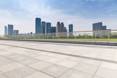 Panoramik silüet ve modern iş ofisi binaları
