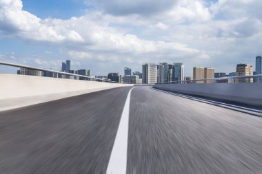 Panoramik silüet ve modern iş ofisi binaları