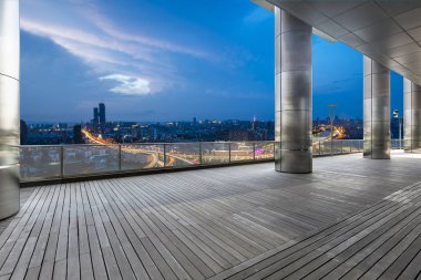 Panoramik siluet ve modern ofis binaları 