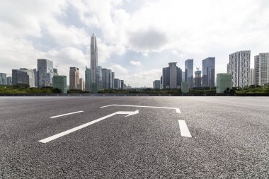 Panoramik silüet ve modern iş ofisi binaları