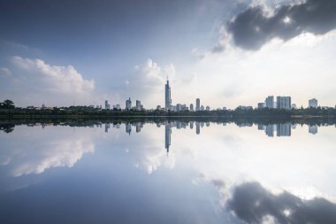 Xuanwu Gölü, Çin ile Nanjing şehir silüeti