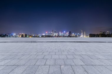 Panoramik silüet ve modern iş ofisi binaları