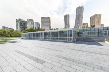 Panoramik siluet ve modern ofis binaları 