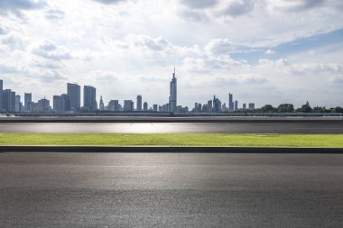 Panoramik silüet ve modern iş ofisi binaları