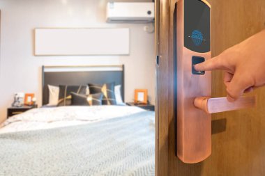 Kapı kilidi ile akıllı ev