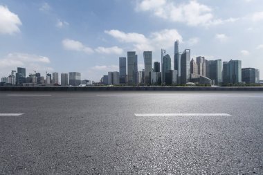 Panoramik silüet ve modern iş ofisi binaları