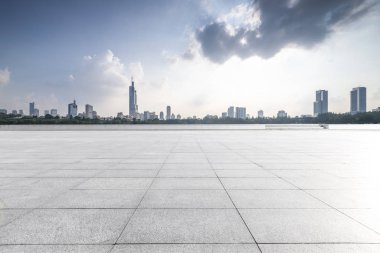 Panoramik silüet ve modern iş ofisi binaları