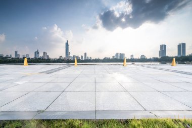 Panoramik silüet ve modern iş ofisi binaları