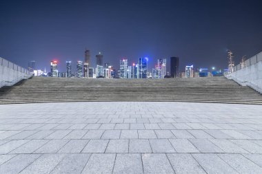 Panoramik silüet ve modern iş ofisi binaları