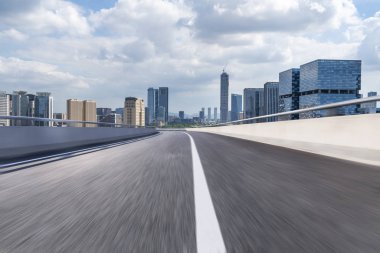 Panoramik silüet ve modern iş ofisi binaları