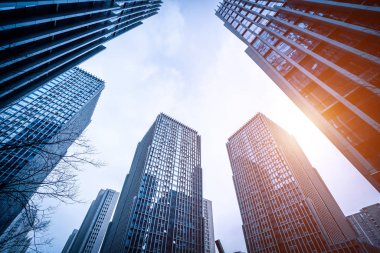B karşı iş bölgesinde modern gökdelenlerin alttan görünüm
