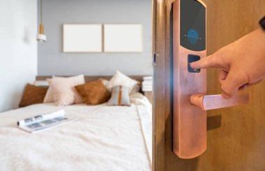 Kapı kilidi ile akıllı ev