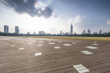 Panoramik silüet ve modern iş ofisi binaları