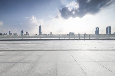 Panoramik silüet ve modern iş ofisi binaları