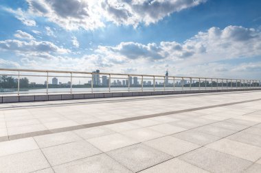 Panoramik silüet ve modern iş ofisi binaları