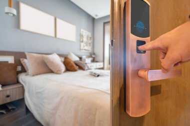 Kapı kilidi ile akıllı ev