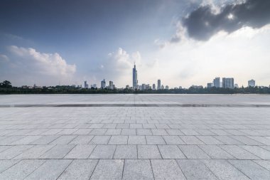 Panoramik silüet ve modern iş ofisi binaları