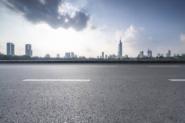 Panoramik silüet ve modern iş ofisi binaları