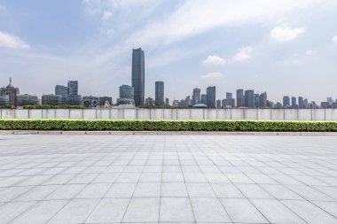 Panoramik silüet ve modern iş ofisi binaları