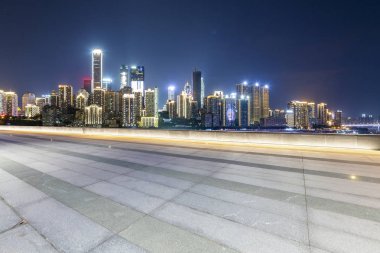 Panoramik silüet ve modern iş ofisi binaları