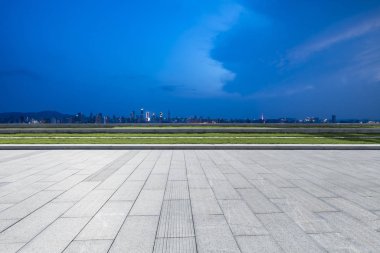 Panoramik silüet ve modern iş ofisi binaları