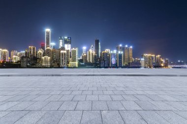 Panoramik silüet ve modern iş ofisi binaları