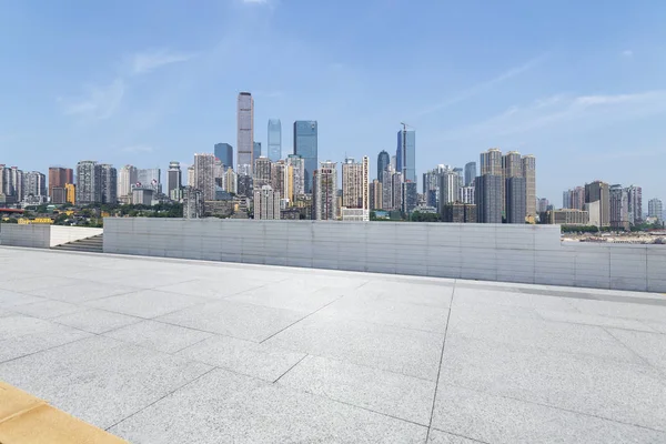 Panoramik silüet ve modern iş ofisi binaları