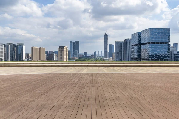 Панорамний краєвид і сучасні ділові офісні будівлі з порожніми — стокове фото