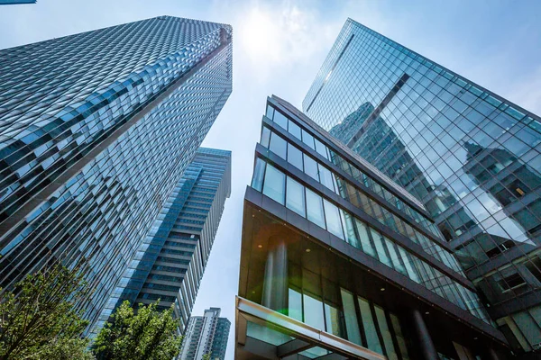 B karşı iş bölgesinde modern gökdelenlerin alttan görünüm