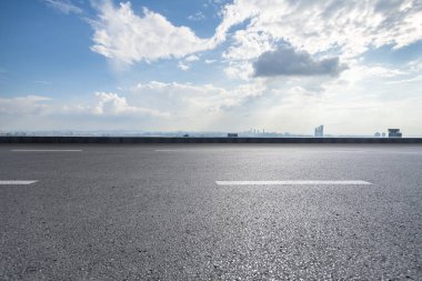 Panoramik silüet ve modern iş ofisi binaları