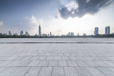 Panoramik silüet ve modern iş ofisi binaları