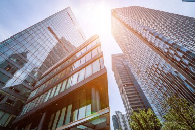 B karşı iş bölgesinde modern gökdelenlerin alttan görünüm